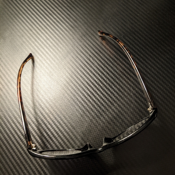 Betsey Johnson Sunglasses - Picture 2 of 4